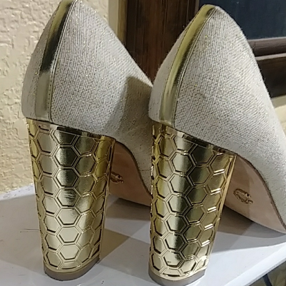 Pumps by Wonder - Picture 2 of 3